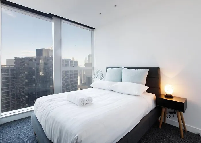 Iconic High-View Oasis Between Docklands And Cbd