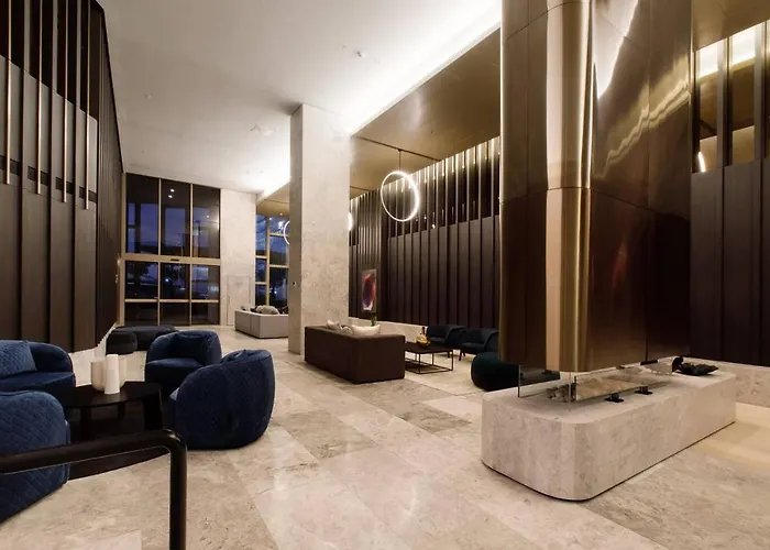 Iconic High-View Oasis Between Docklands And Cbd